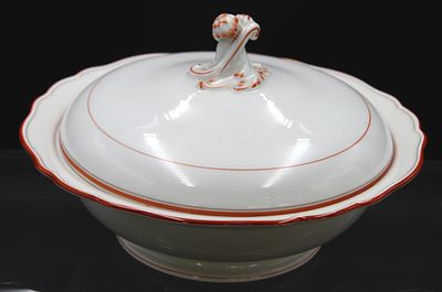 Deckelterrine, , Meissen Schwertermarke, Koralle, 2 Schleifstriche. Deckelterrine, , Meissen 