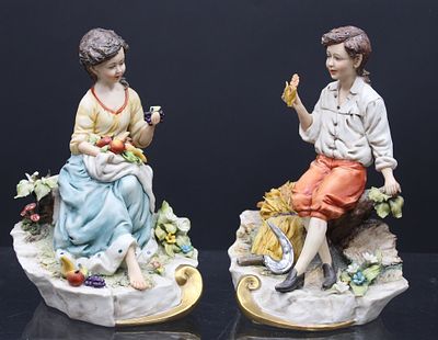 2x div. Figuren, Capodimonte, Italien, jeweils mit div. Bestossungen, ca. H-16,5cm