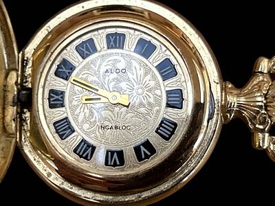 mechan Damen-Umh&auml;ngeuhr "Aldo" an langer Kette, Double, Werk l&auml;uft, D-2,5 cm