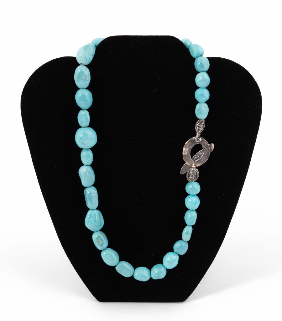Southwestern Style Turquoise Beaded Necklace with Sterling Silver Clasp. A beautiful turquoise 
