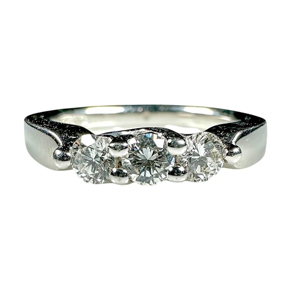 Ladies Vintage .21 Carat Platinum Ring with 3 .07 Carat Round Diamonds
. Ladies Vintage Platinum 
