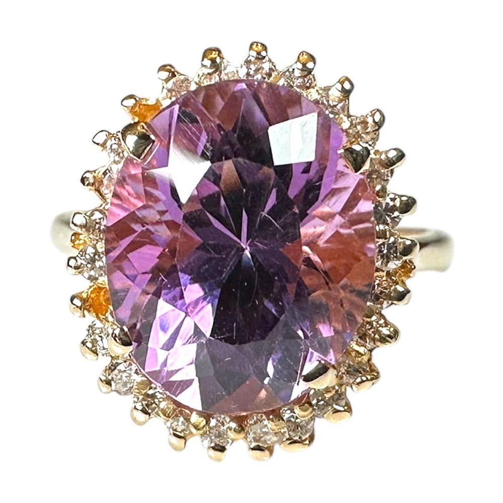 Ladies Vintage 14k Yellow Gold Ring with One Oval Amethyst and 24 Small .01 Carat Diamonds
. Ladi 