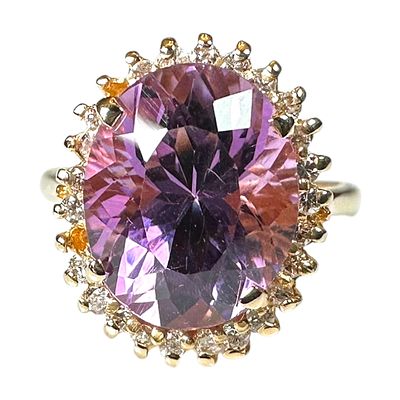 Ladies Vintage 14k Yellow Gold Ring with One Oval Amethyst and 24 Small .01 Carat Diamonds
. Ladi 