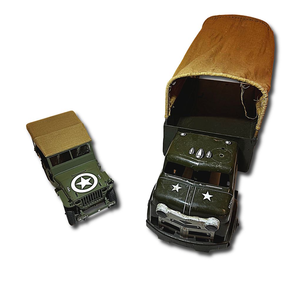 Pair of US Army Scale Vehicle Models. Vintage 1950's Marx Lumar US ARMY Troop Transport Green 