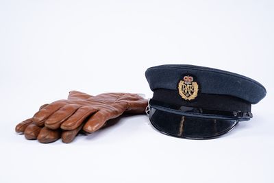 Vintage Royal Air Force Military Items . RAF WWII Type H Heated Aviator Bomber Gloves. Royal Air 