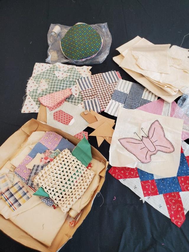Lot 172: Box of Vintage Misc. Quilting Pieces