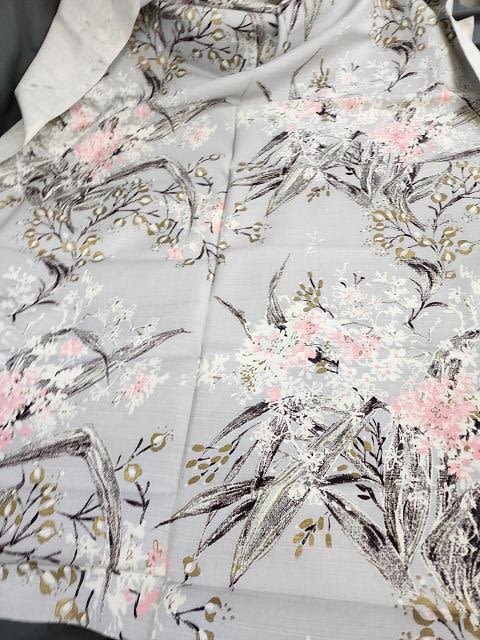 Lot 275: Vintage Barkcloth Fabric by Tower 3.5 yds