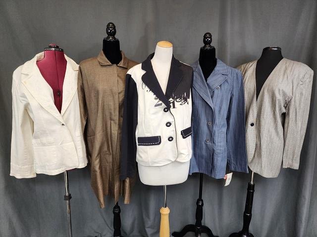 Lot 156: Group of 5 Ladies Blazers