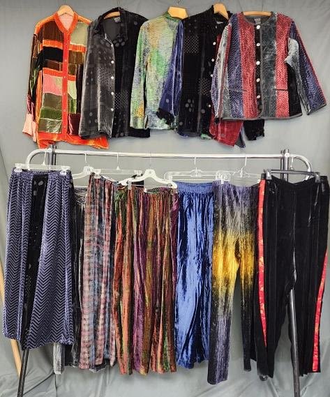 Lot 159: Large Group of 12 Ladies Velvet Clothes - Sz Large - Koos