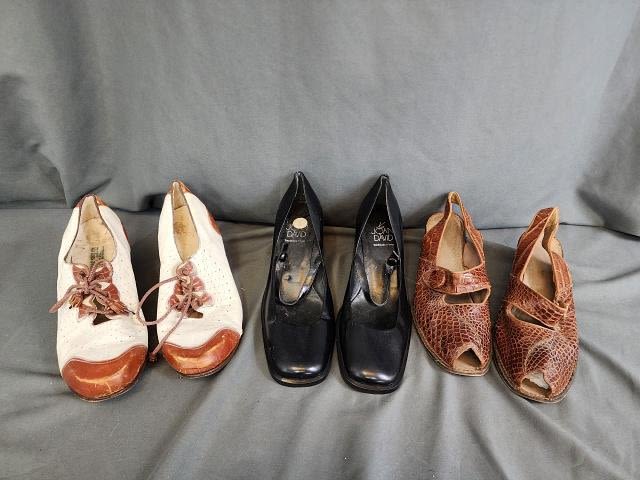 Lot 193: 3 Pairs of Vintage Ladies Shoes