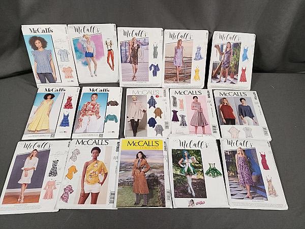 Lot 316: 15 Uncut McCall's Sewing Patterns Sizes L-XXL