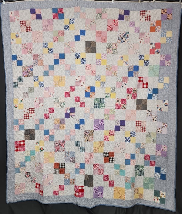 Lot 153: Vintage c1930s 4 Patch Quilt