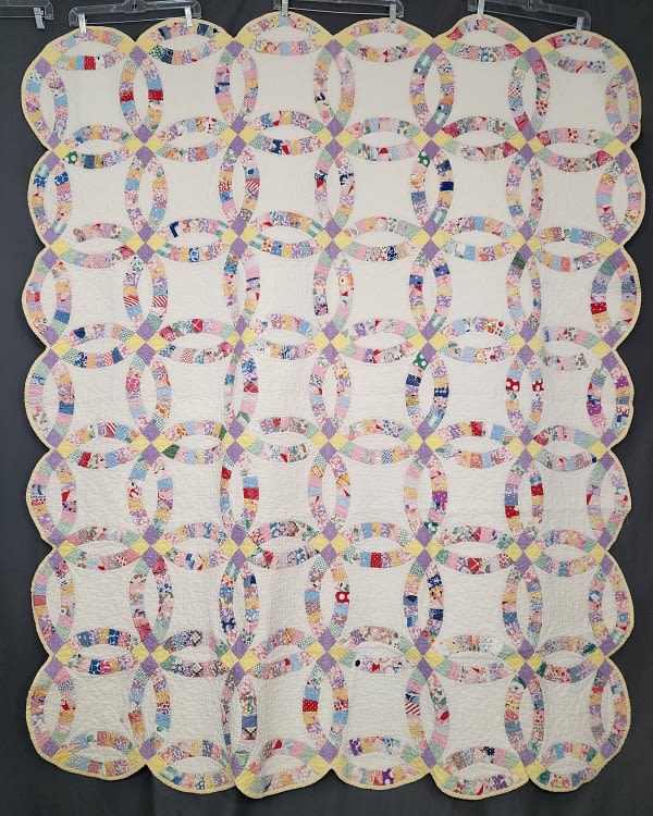 Lot 159: Vintage c1930 Double Wedding Ring Quilt