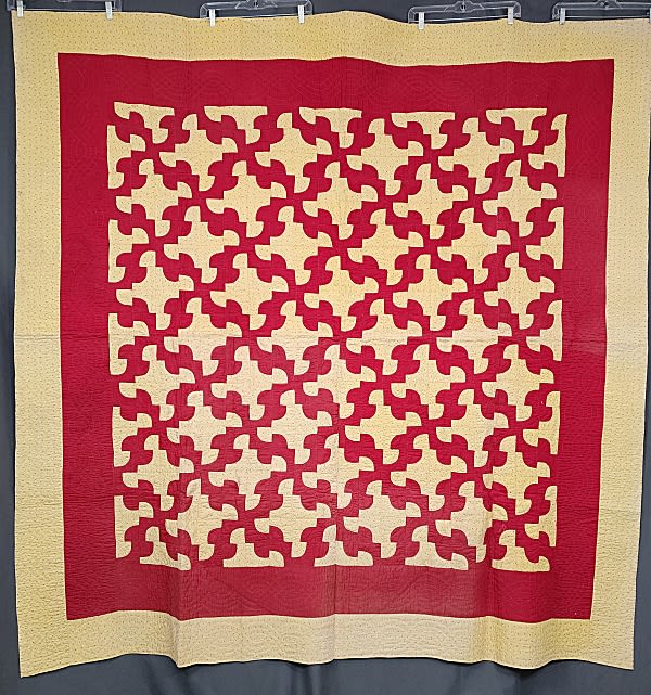 Lot 170: Antique c1890 Drunkards Path Quilt