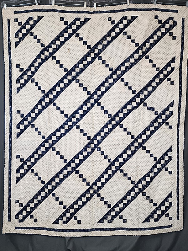Lot 176: Antique c1910 Jacobs Ladder Quilt
