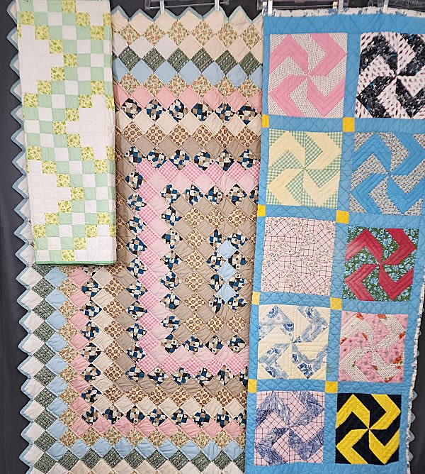 Lot 194: 3 Vintage c1960 Quilts