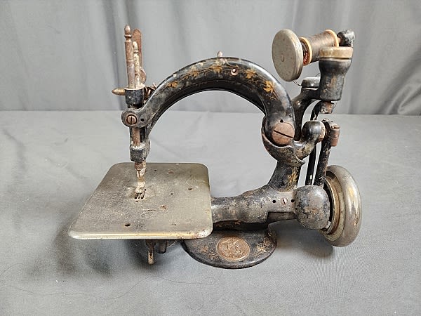 Lot 238: B Eldredge Antique Sewing Machine - National