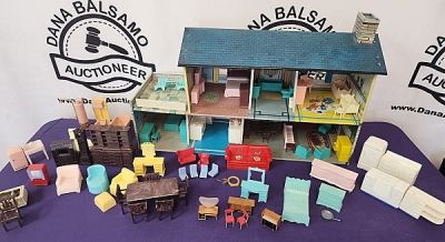 Lot 164 – Vintage 1950s Marx Colonial Dollhouse, Furniture - Dana ...