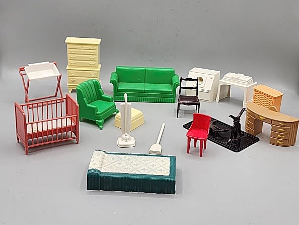 Lot 179: Group of Vintage Marx Doll House Furniture