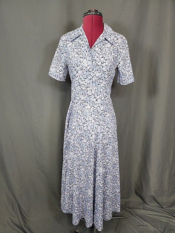Lot 153: Vintage Laura Ashley Floral Dress Size 4