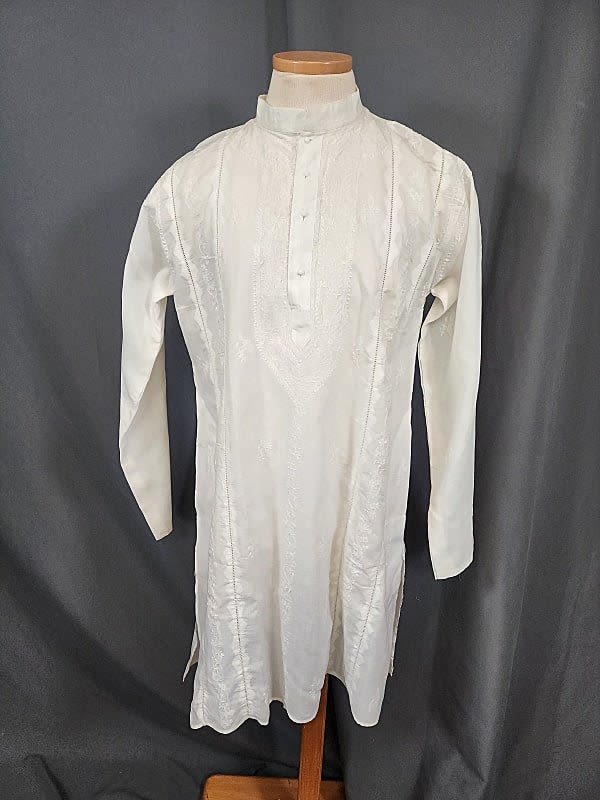 Lot 174: Vintage Mens White Linen Ethnic Tunic