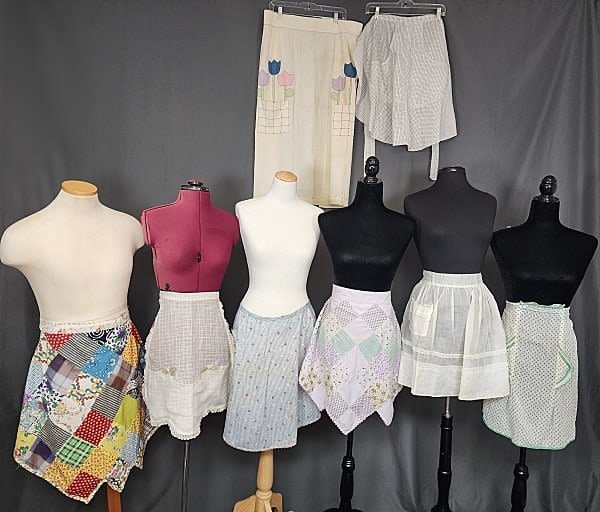 Lot 215: 8 Vintage Half Aprons