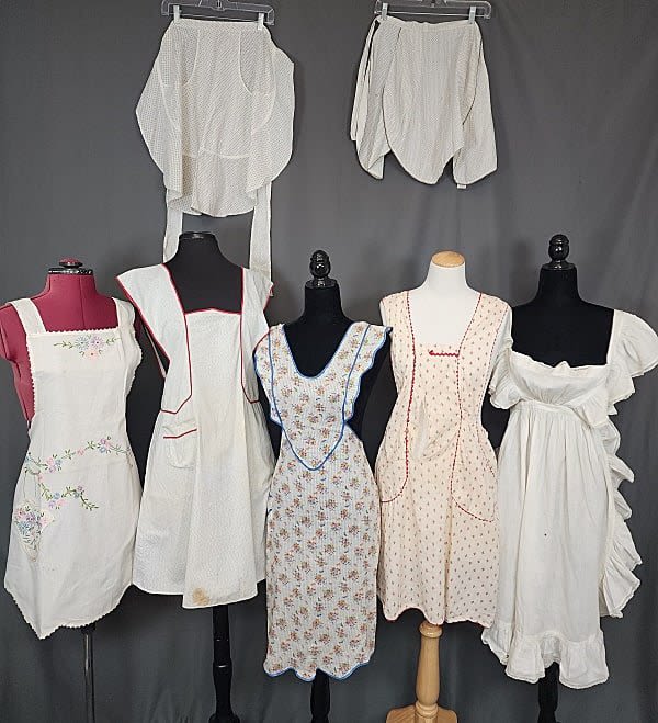 Lot 216: 7 Vintage Full & Half Aprons