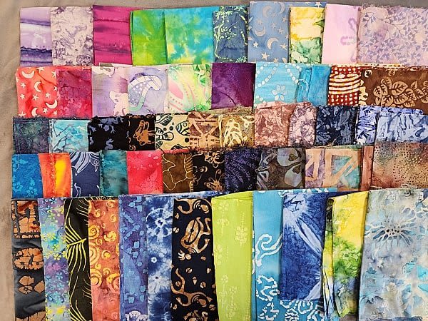 Lot 183: 4lbs of Batik Fabric- Fat Quarters