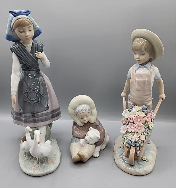 Lot 149: 3 Lladro Figurines
