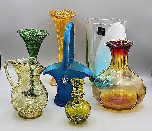 Lot 157: Group of 7 Decorative Art Glass Pieces