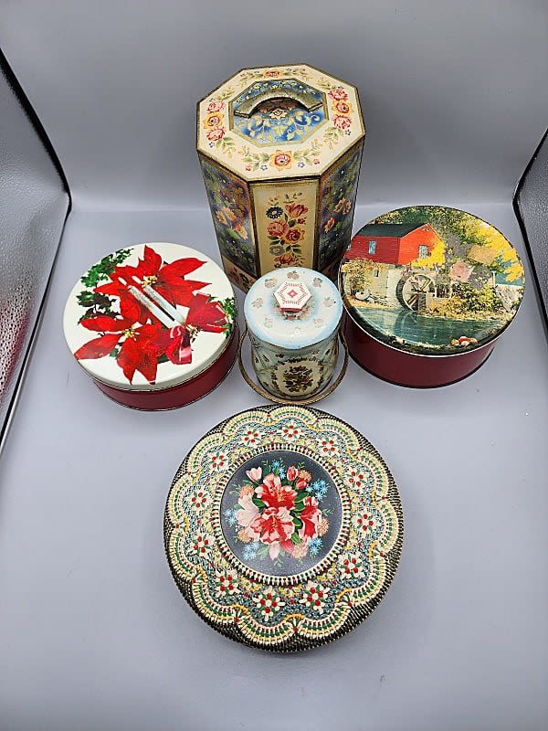 Lot 172: Group of 5 Vintage Cookie Tins
