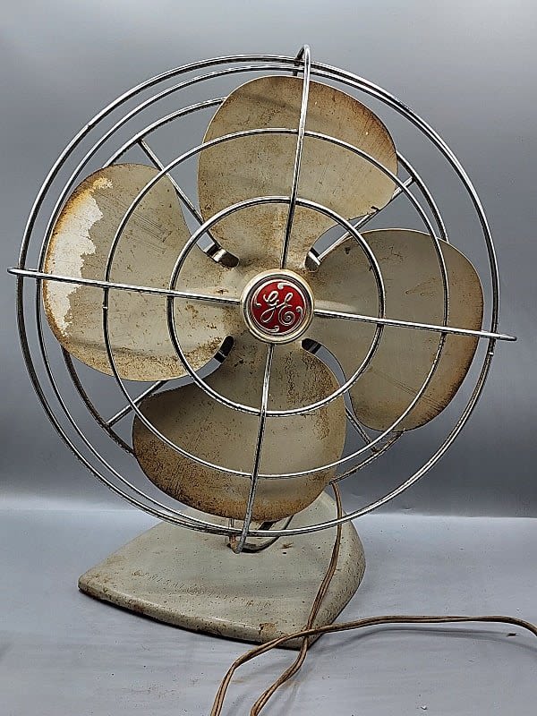 Lot 174: Vintage 1950s GE Oscillating Fan