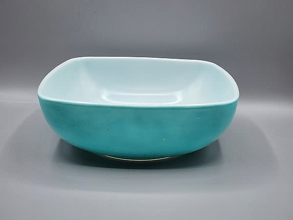 Lot 176: Vintage Turquoise 2.5 QT Casserole