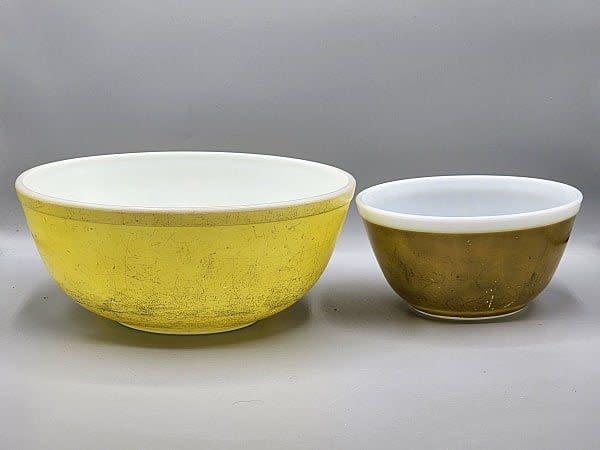 Lot 179: 2 Vintage Pyrex Yellow Nesting Bowls