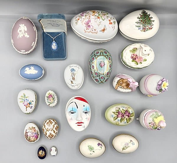 Lot 181: 21 Vintage Egg Boxes - Wedgwood, Lenox, more!