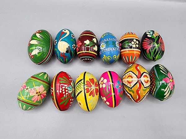 Lot 187: Dozen Vintage Wood Painted Eggs -B