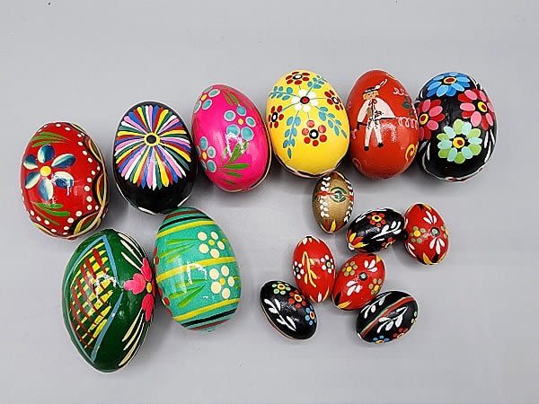 Lot 188: 15 Vintage Wood Painted Eggs - C