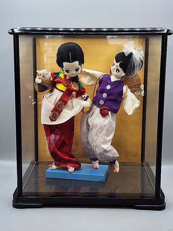 Lot 189: Pair of Vintage Japanese Big Eye Dolls in Showcase