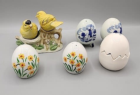 Lot 218: Vintage Salt and Pepper Shakers