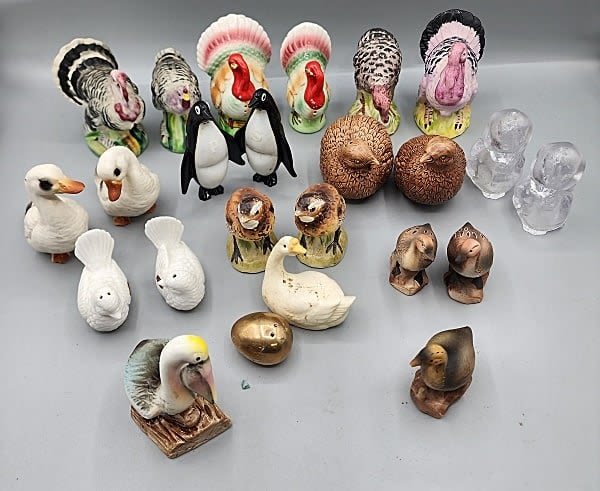 Lot 229: Vintage Salt and Pepper Shakers-Other Birds