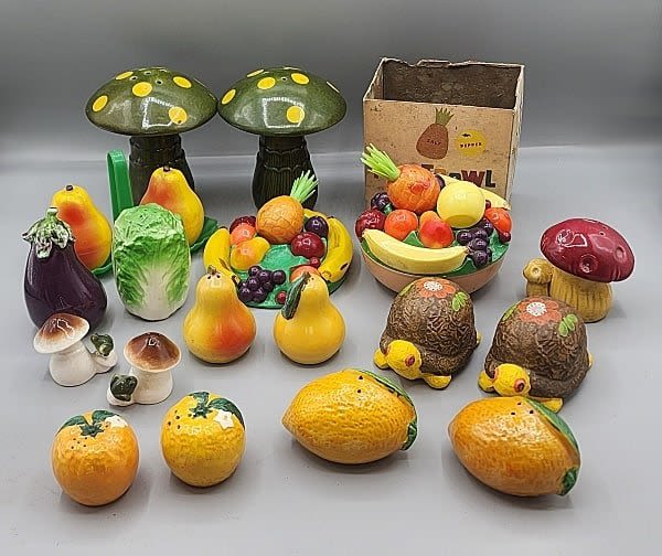 Lot 235: Vintage Salt and Pepper Shakers-Food 1
