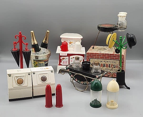 Lot 238: Vintage Salt and Pepper Shakers-Novelty Plastic