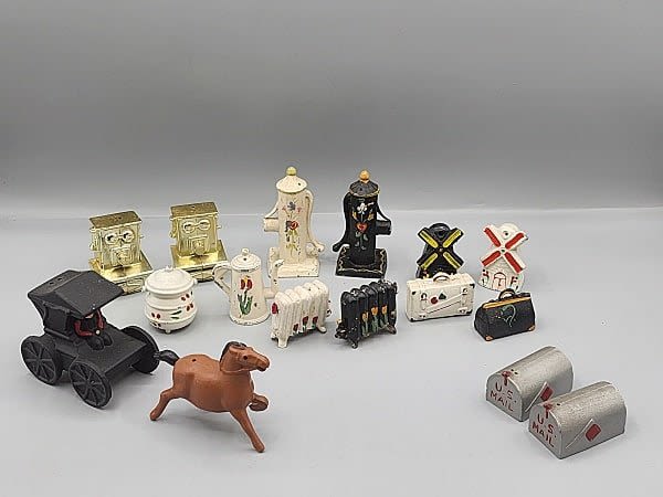Lot 241: Vintage Salt and Pepper Shakers-Novelty Metal