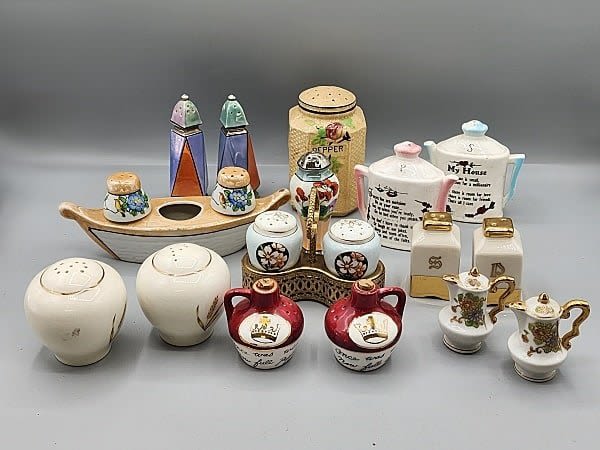 Lot 245: Vintage Salt and Pepper Shakers-Fancy