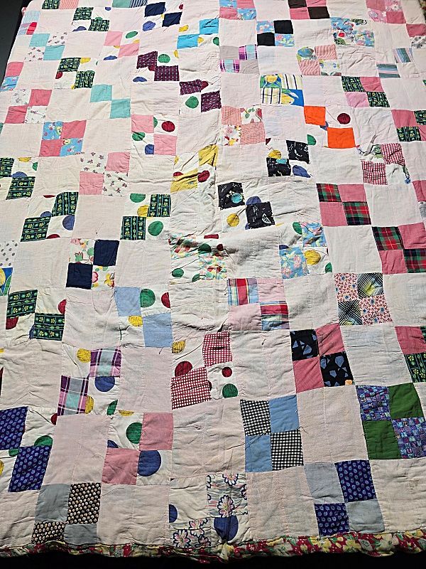 Lot 167: Vintage c1950 4 Patch Quilt