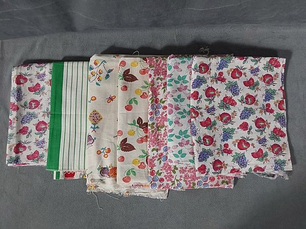 Lot 225: 7 Vintage Fruit Kitchen Themed Feedsacks