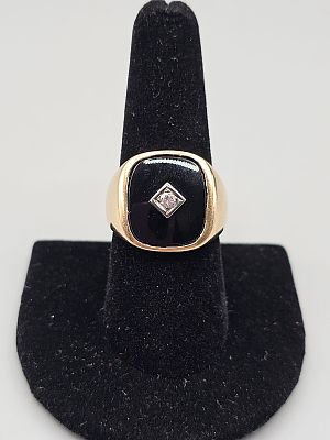 Vintage Mens 10K gold and Onyx Ring. The lot includes a vintage sz 9, 10K yellow gold mens ring