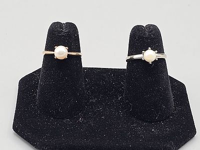 2 Vintage 10K Pearl Solitaire Rings. The lot includes two vintage 10K solitaire pearl rings.