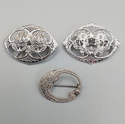 3 Vintage Sterling Filigree Brooches. The lot includes three art deco oval sterling brooches