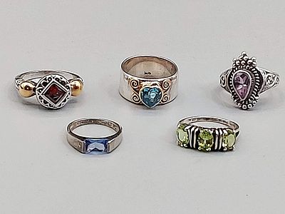 Group of 5 Sterling and Gemstone Rings. The lot includes a variety of 5 sterling and gemstone